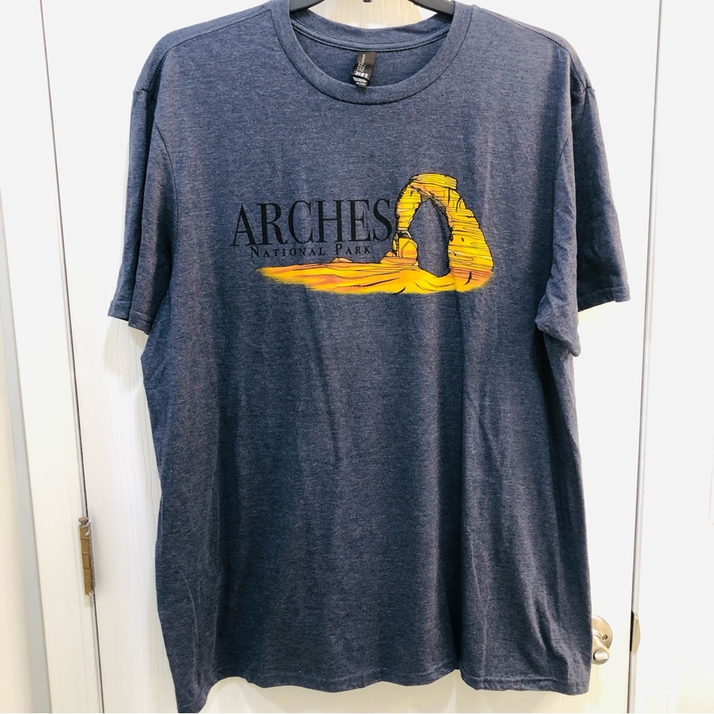 Arches National Parks Tshirt 2XL NWT